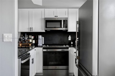 Condominio en venta en Fort Lauderdale, Florida, 1 dormitorio, 53.88 m2 № 1589311 - foto 18