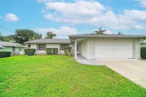 Casa en venta en Bradenton, Florida, 3 dormitorios, 151.9 m2 № 2408517 - foto 2