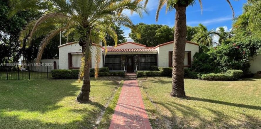Villa ou maison à Miami, Floride 4 chambres, 481.23 m2 № 1874815