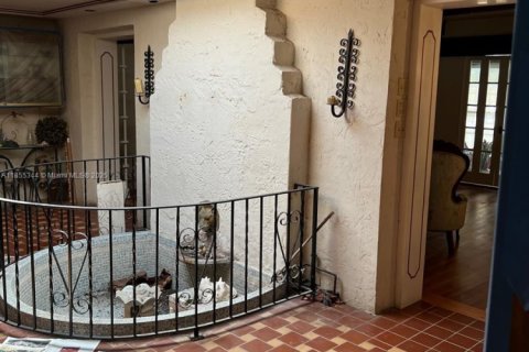 Villa ou maison à vendre à Miami, Floride: 4 chambres, 481.23 m2 № 1874815 - photo 14