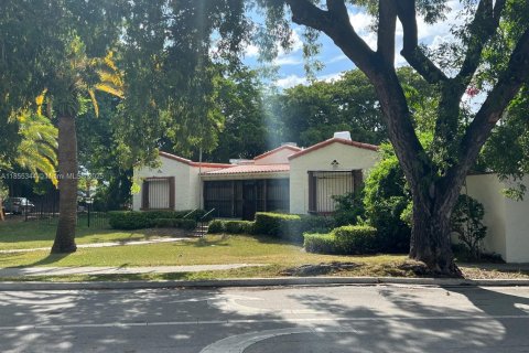 Villa ou maison à vendre à Miami, Floride: 4 chambres, 481.23 m2 № 1874815 - photo 3