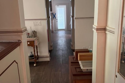 Villa ou maison à vendre à Miami, Floride: 4 chambres, 481.23 m2 № 1874815 - photo 9