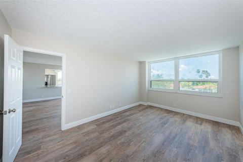 Снять в аренду кондоминиум в Сент-Питерсберг, Флорида 1 комната, 98.01м2, № 1334532 - фото 5