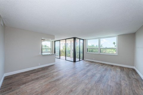 Снять в аренду кондоминиум в Сент-Питерсберг, Флорида 1 комната, 98.01м2, № 1334532 - фото 15