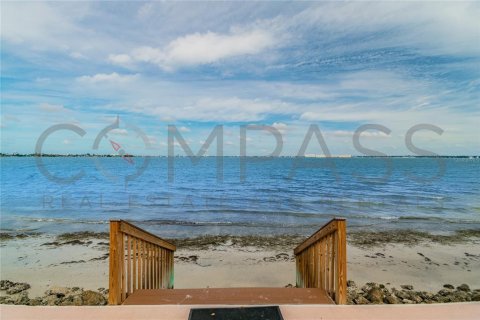 Снять в аренду кондоминиум в Сент-Питерсберг, Флорида 1 комната, 98.01м2, № 1334532 - фото 12