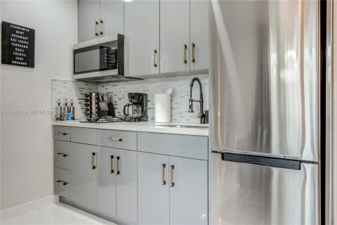 Снять в аренду квартиру в Холливуд, Флорида 1 спальня, 46.45м2, № 2048003 - фото 2