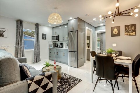 Снять в аренду квартиру в Холливуд, Флорида 1 спальня, 46.45м2, № 2048003 - фото 3