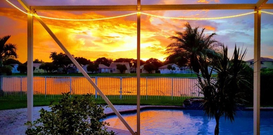 House in Weston, Florida 4 bedrooms, 266.07 sq.m. № 1227738