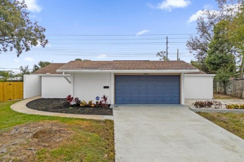 House in Orlando, Florida 4 bedrooms, 148.27 sq.m. № 1553392 - photo 1