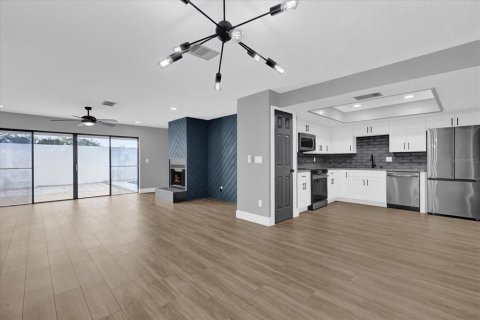 House in Orlando, Florida 4 bedrooms, 148.27 sq.m. № 1553392 - photo 5