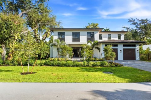 House in South Miami, Florida 5 bedrooms, 411.65 sq.m. № 2384946