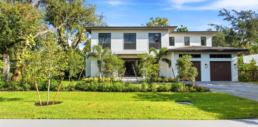 House in South Miami, Florida 5 bedrooms, 411.65 sq.m. № 2384946