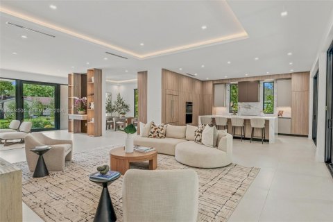 House in South Miami, Florida 5 bedrooms, 411.65 sq.m. № 2384946 - photo 12