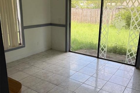 Casa en alquiler en Brandon, Florida, 3 dormitorios, 127.18 m2 № 1917419 - foto 12