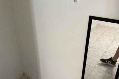 Casa en alquiler en Brandon, Florida, 3 dormitorios, 127.18 m2 № 1917419 - foto 9