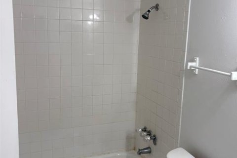 Casa en alquiler en Brandon, Florida, 3 dormitorios, 127.18 m2 № 1917419 - foto 23