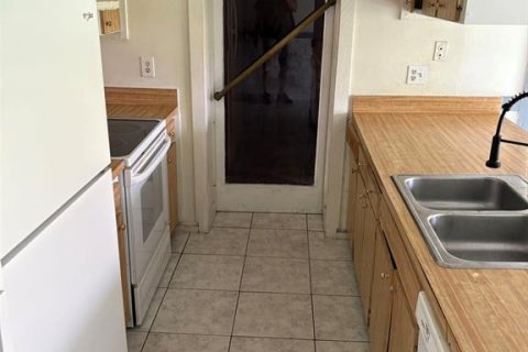 Casa en alquiler en Brandon, Florida, 3 dormitorios, 127.18 m2 № 1917419 - foto 13