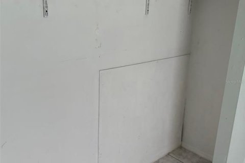 Casa en alquiler en Brandon, Florida, 3 dormitorios, 127.18 m2 № 1917419 - foto 4