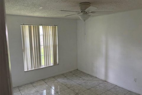 Casa en alquiler en Brandon, Florida, 3 dormitorios, 127.18 m2 № 1917419 - foto 2