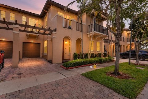 Townhouse in Davie, Florida 3 bedrooms, 177.63 sq.m. № 2191432