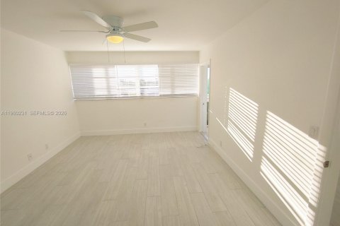 Снять в аренду кондоминиум в Халландейл-Бич, Флорида 2 спальни, 86.86м2, № 2024592 - фото 5