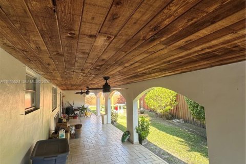 Casa en venta en Miami, Florida, 3 dormitorios, 161 m2 № 2058085 - foto 8