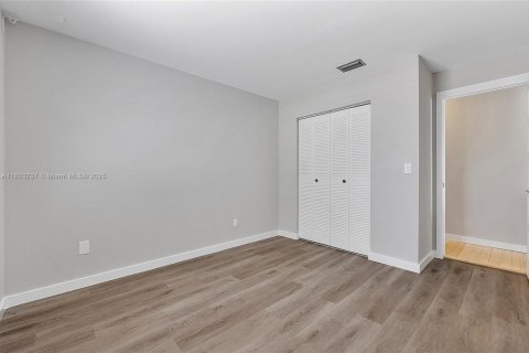 House in Southwest Ranches, Florida 5 bedrooms, 216.37 sq.m. № 1685902 - photo 25