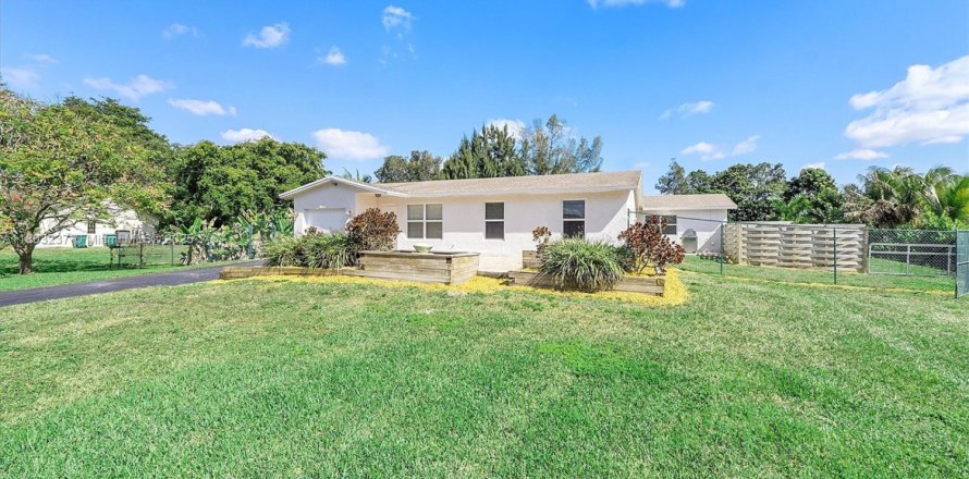 House in Southwest Ranches, Florida 5 bedrooms, 216.37 sq.m. № 1685902