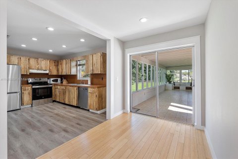 House in Southwest Ranches, Florida 5 bedrooms, 216.37 sq.m. № 1685902 - photo 11