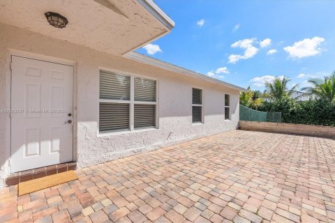 House in Southwest Ranches, Florida 5 bedrooms, 216.37 sq.m. № 1685902 - photo 4