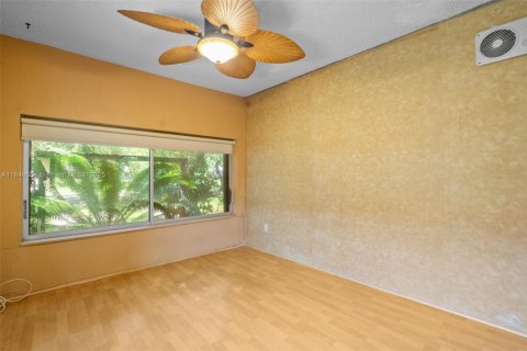 Casa en venta en Miami Springs, Florida, 3 dormitorios, 107.4 m2 № 1857169 - foto 15