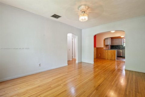 Casa en venta en Miami Springs, Florida, 3 dormitorios, 107.4 m2 № 1857169 - foto 5