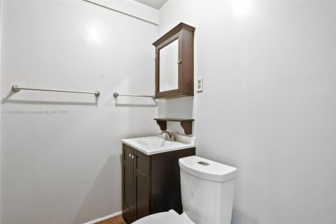 Casa en venta en Miami Springs, Florida, 3 dormitorios, 107.4 m2 № 1857169 - foto 14
