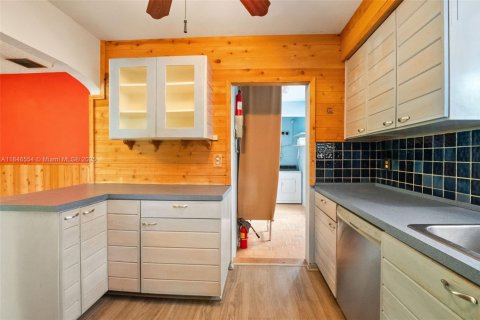 Casa en venta en Miami Springs, Florida, 3 dormitorios, 107.4 m2 № 1857169 - foto 10