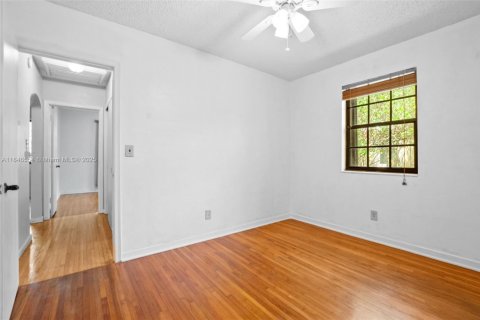 Casa en venta en Miami Springs, Florida, 3 dormitorios, 107.4 m2 № 1857169 - foto 12