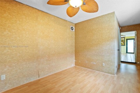 Casa en venta en Miami Springs, Florida, 3 dormitorios, 107.4 m2 № 1857169 - foto 16