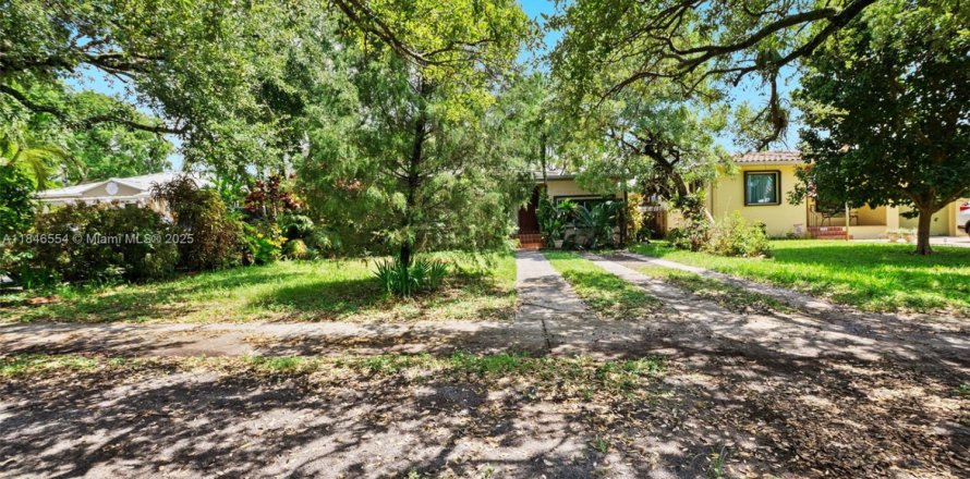 Casa en Miami Springs, Florida 3 dormitorios, 107.4 m2 № 1857169
