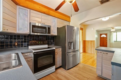 Casa en venta en Miami Springs, Florida, 3 dormitorios, 107.4 m2 № 1857169 - foto 9