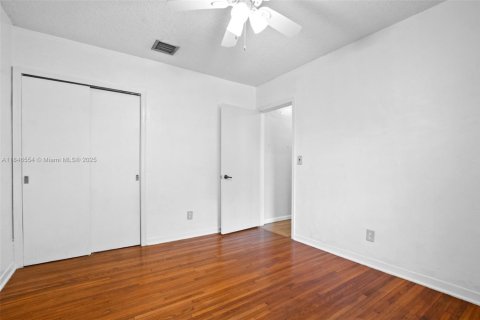 Casa en venta en Miami Springs, Florida, 3 dormitorios, 107.4 m2 № 1857169 - foto 13