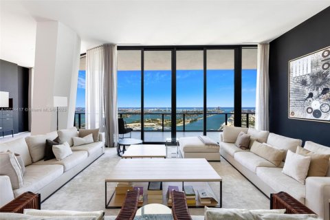 Condo in Miami, Florida, 4 bedrooms  № 566332 - photo 1