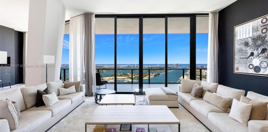 Condo in Miami, Florida, 4 bedrooms  № 566332