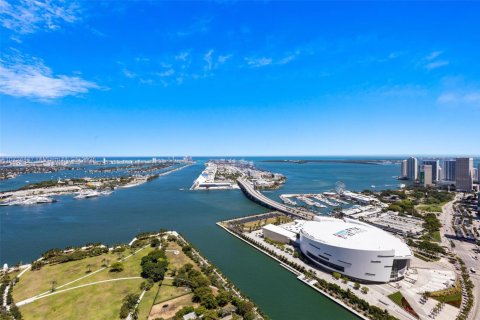Condo in Miami, Florida, 4 bedrooms  № 566332 - photo 22