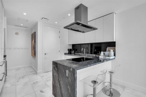 Condominio en alquiler en Miami, Florida, 1 dormitorio, 63.17 m2 № 2047489 - foto 5