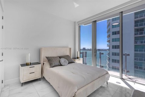 Condominio en alquiler en Miami, Florida, 1 dormitorio, 63.17 m2 № 2047489 - foto 13