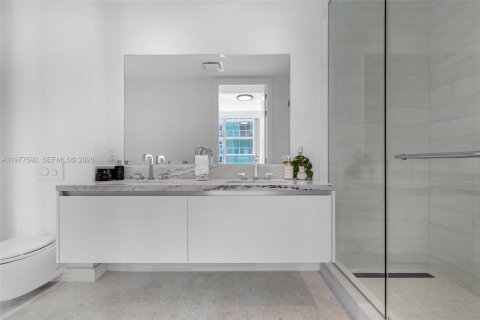 Condominio en alquiler en Miami, Florida, 1 dormitorio, 63.17 m2 № 2047489 - foto 10