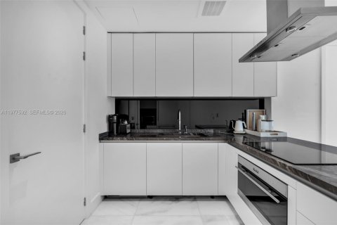 Condominio en alquiler en Miami, Florida, 1 dormitorio, 63.17 m2 № 2047489 - foto 6