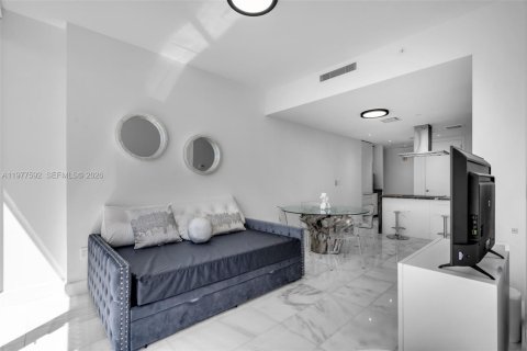 Condominio en alquiler en Miami, Florida, 1 dormitorio, 63.17 m2 № 2047489 - foto 2