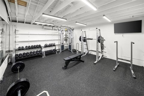 House in Miami Beach, Florida 5 bedrooms, 398.18 sq.m. № 1986036 - photo 27