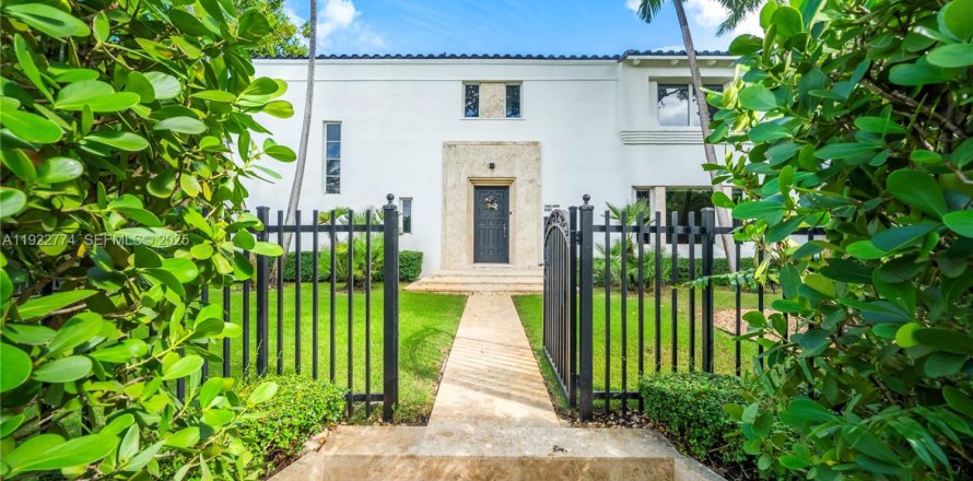 House in Miami Beach, Florida 5 bedrooms, 398.18 sq.m. № 1986036