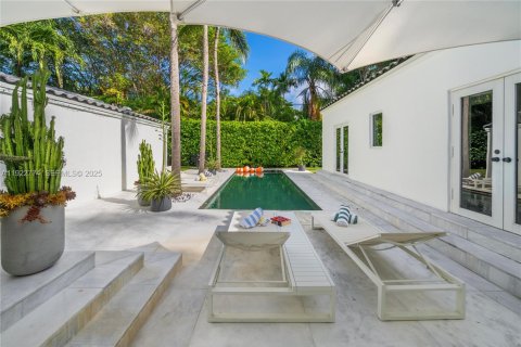House in Miami Beach, Florida 5 bedrooms, 398.18 sq.m. № 1986036 - photo 25